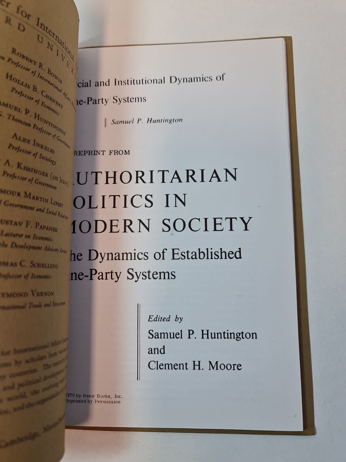 Social & Institutional Dynamics of One-Party Systems by Samuel Huntington (1970)