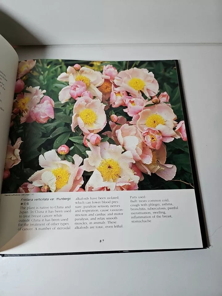 Illustrated Dictionary of Chinese Medicinal Herbs by Hsuan Keng (1990)