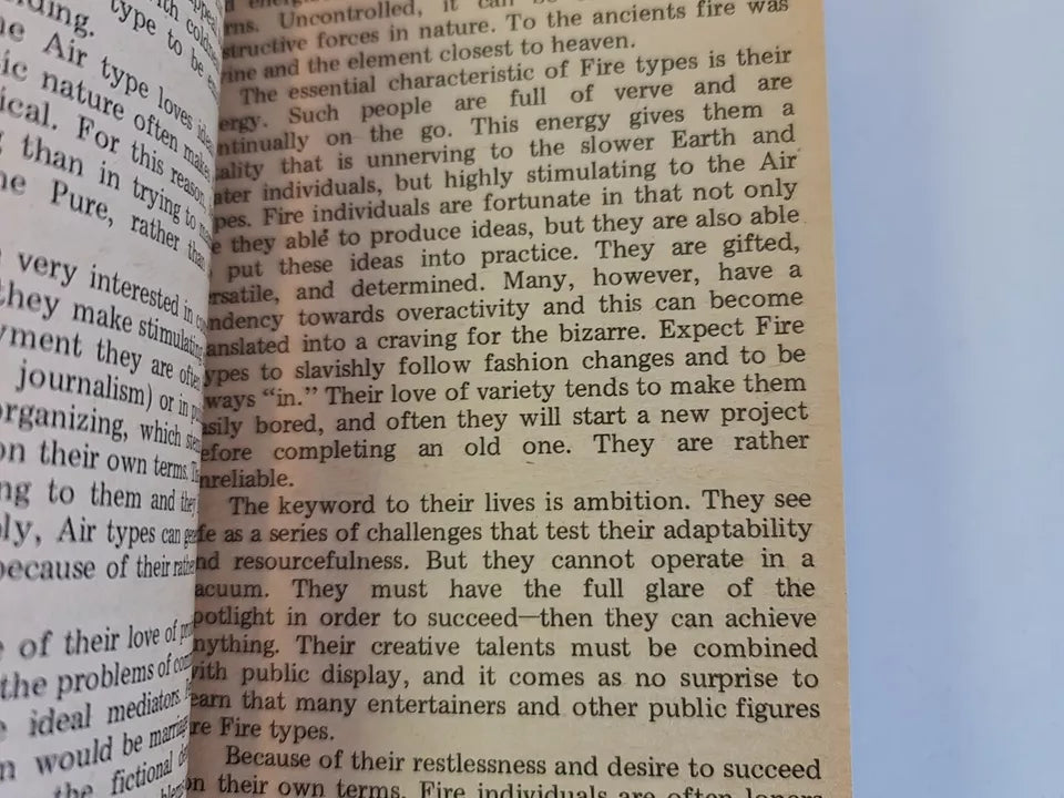 SIGNED Your Practical Guide to Fortune-Telling by Rob Davies (1974)