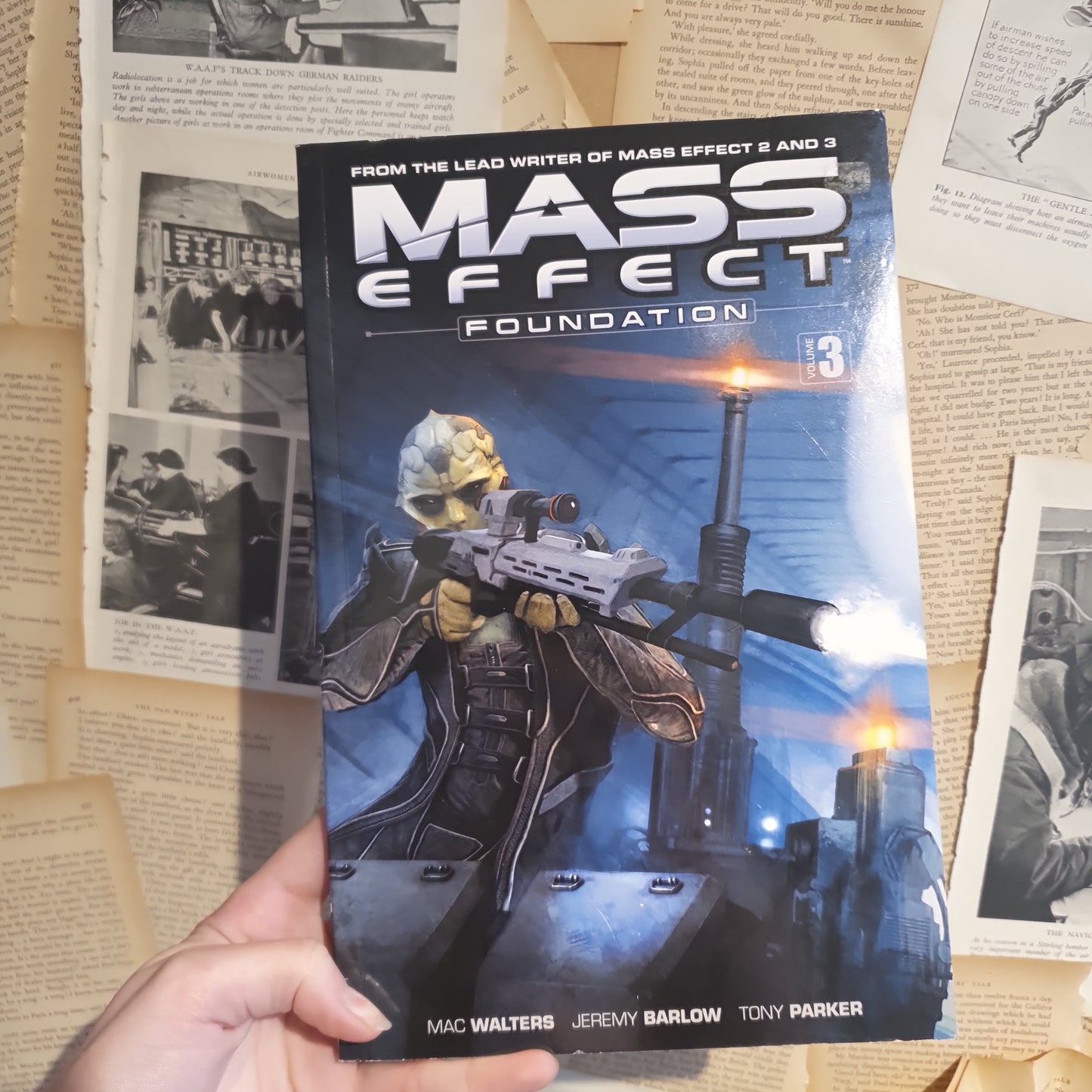 Mass Effect Foundation Vol 3 by Mac Walters, Jeremy Barlow ... (2014)