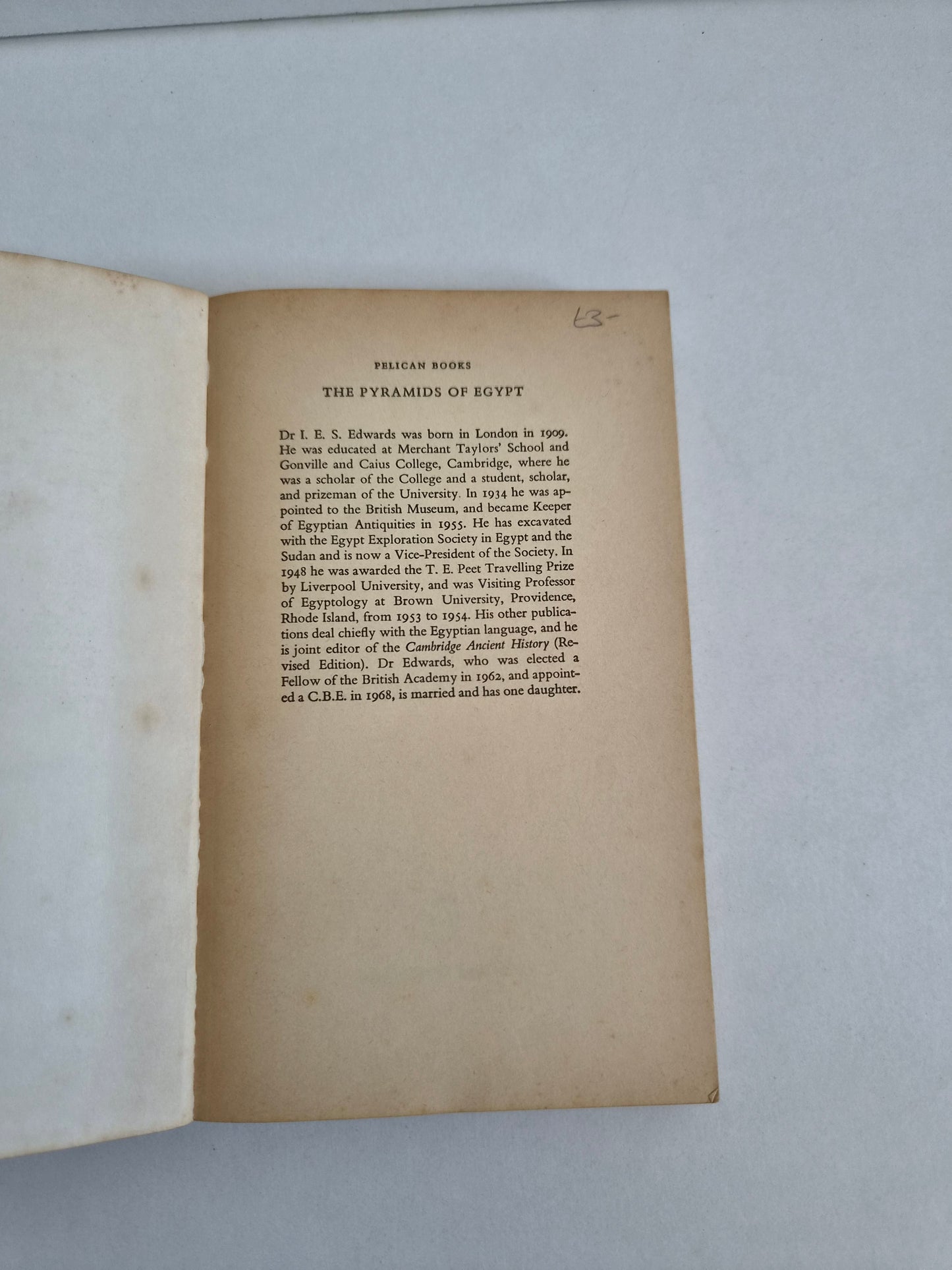The Pyramids of Egypt by I E S Edwards (1970)