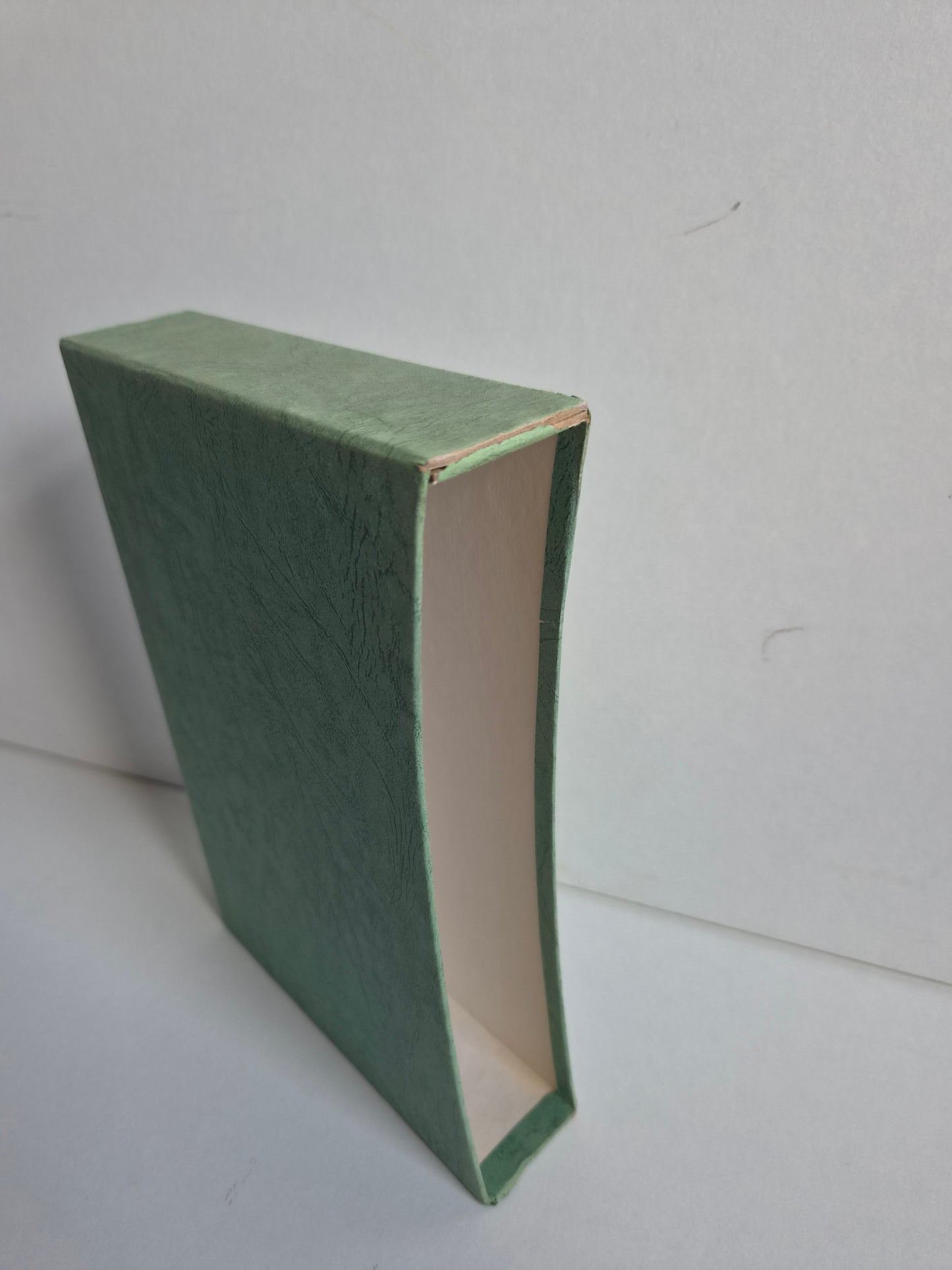 The Pickwick Papers by Charles Dickens (1981)