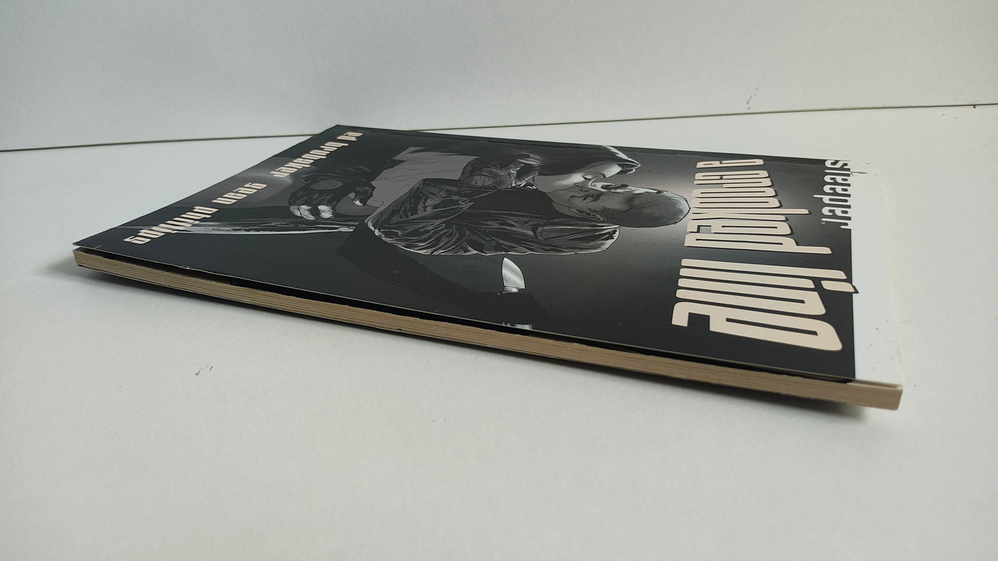 Sleeper Vol 3: A Crooked Line by Ed Brubaker (2005)
