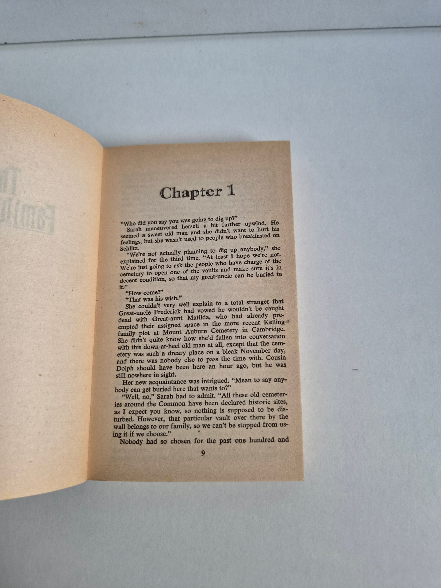 The Family Vault by Charlotte Macleod (1980)