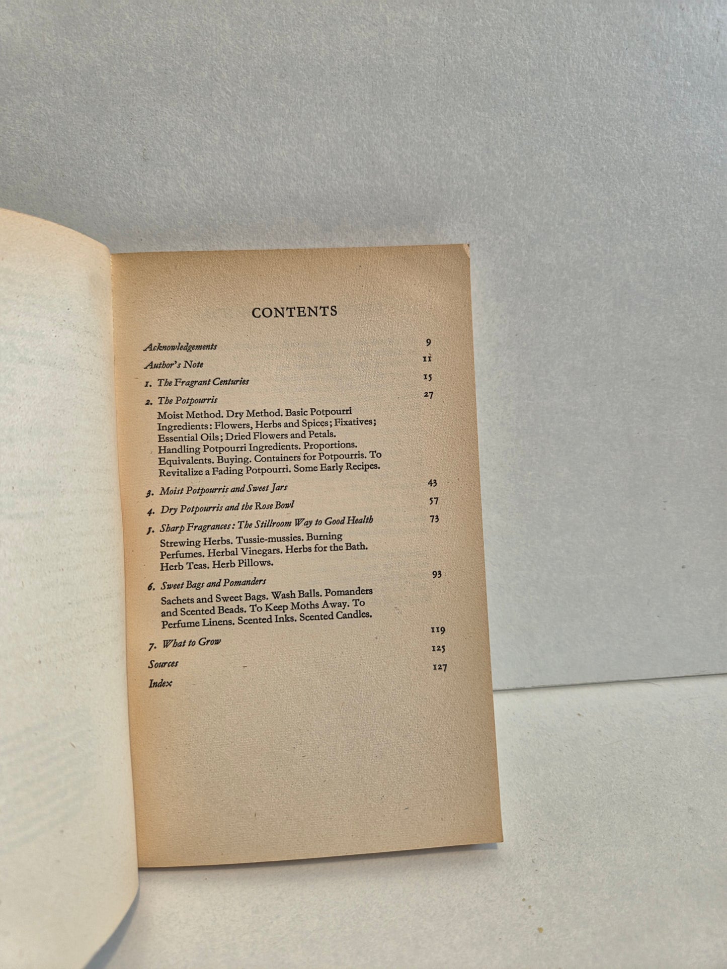 Potpourris and Other Fragrant Delights by Jacqueline Hériteau (1980)