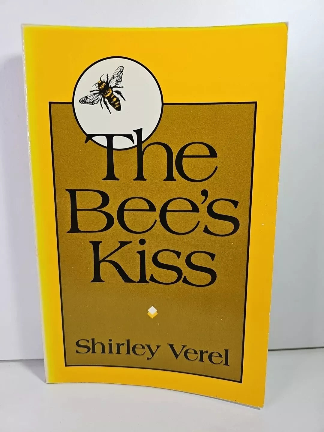 The Bee's Kiss by Shirley Verel (1989)