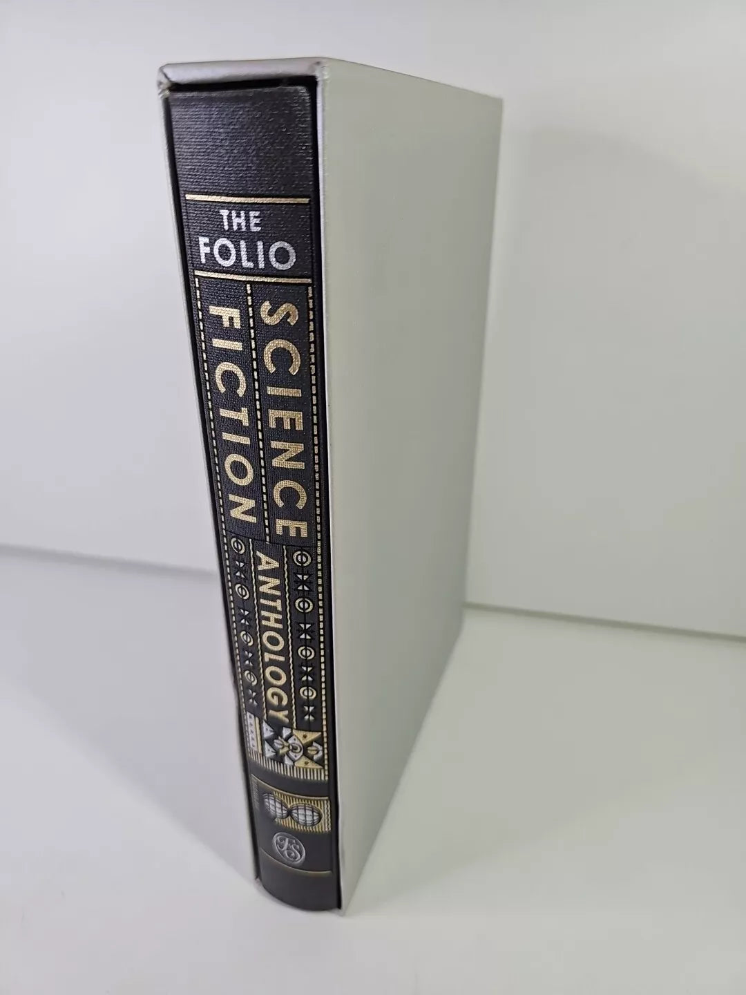 Science Fiction Anthology - HG Wells Asimov Heinlein FOLIO SOCIETY (2016)