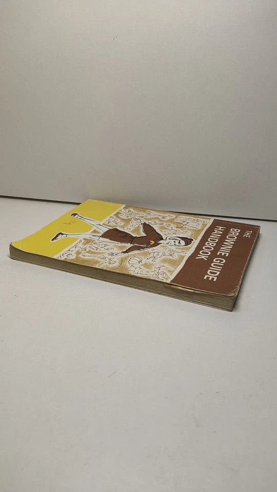 The Brownie Guide Handbook by The Girl Guides Association (PB, 1985)