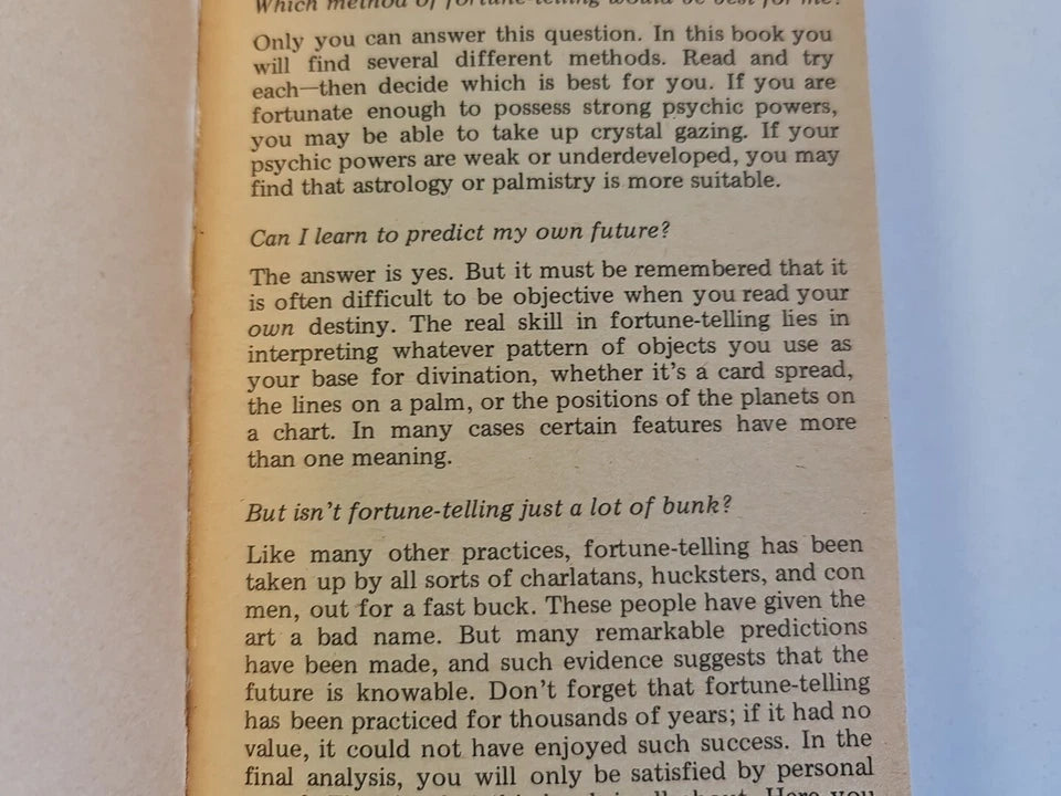 Your Practical Guide to Fortune-Telling by Rob Davies (1974)