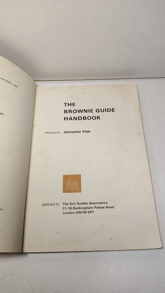 The Brownie Guide Handbook by The Girl Guides Association (PB, 1985)