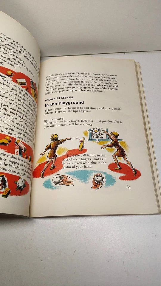 The Brownie Guide Handbook by The Girl Guides Association (PB, 1985)
