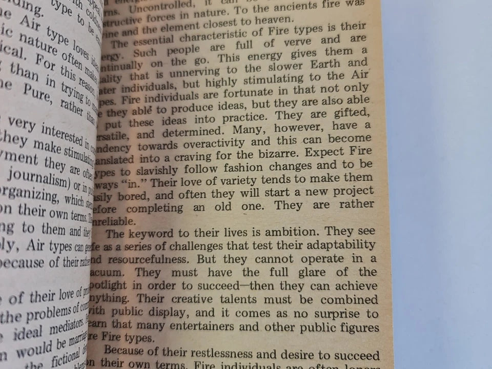 Your Practical Guide to Fortune-Telling by Rob Davies (1974)