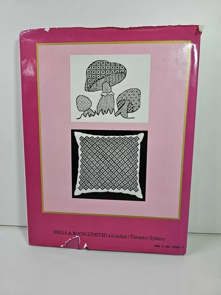 The Art of Blackwork Embroidery by Rosemary Drysdale ( 1975)