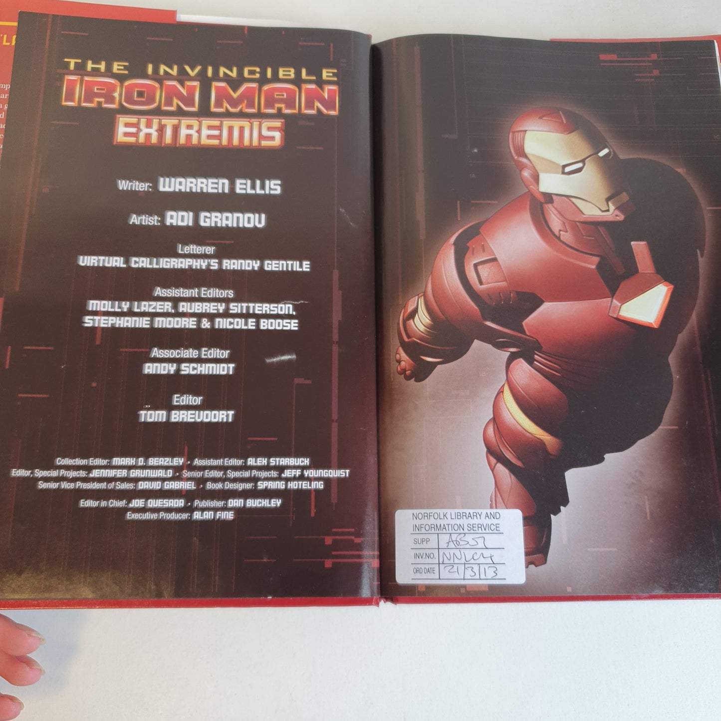 Iron Man Extremis by Warren Ellis & Adi Granov (2010)