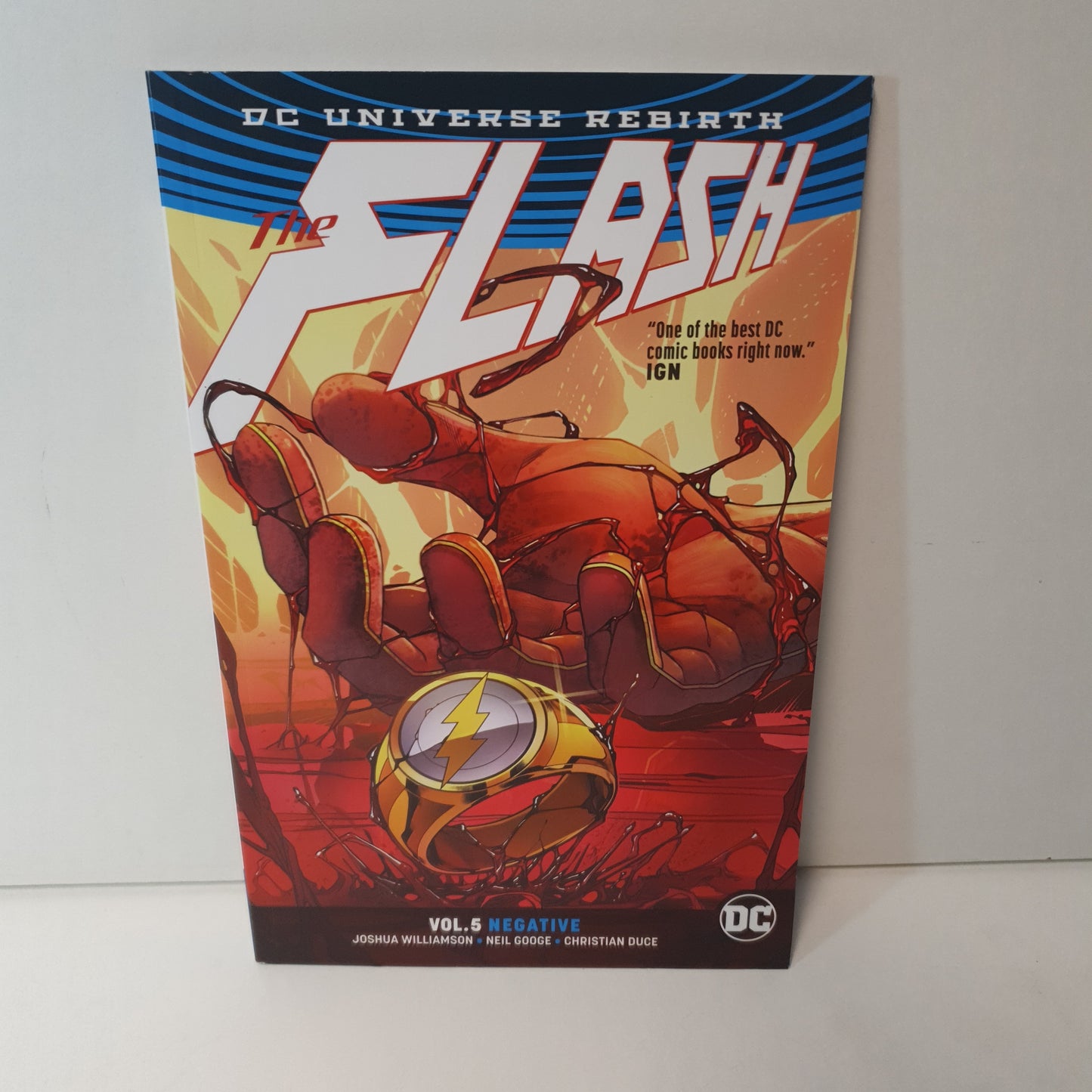 The Flash Vol 5 Negative by Williamson, Googe & Duce (2018)
